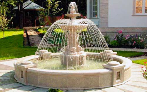 Размеры фонтана зависят от размеров вашего участка